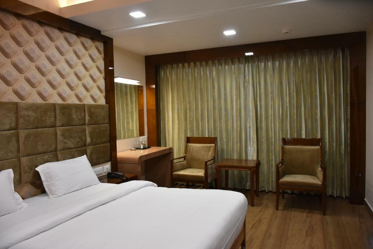 Sri Ram Hotel Tirunelveli Exterior foto